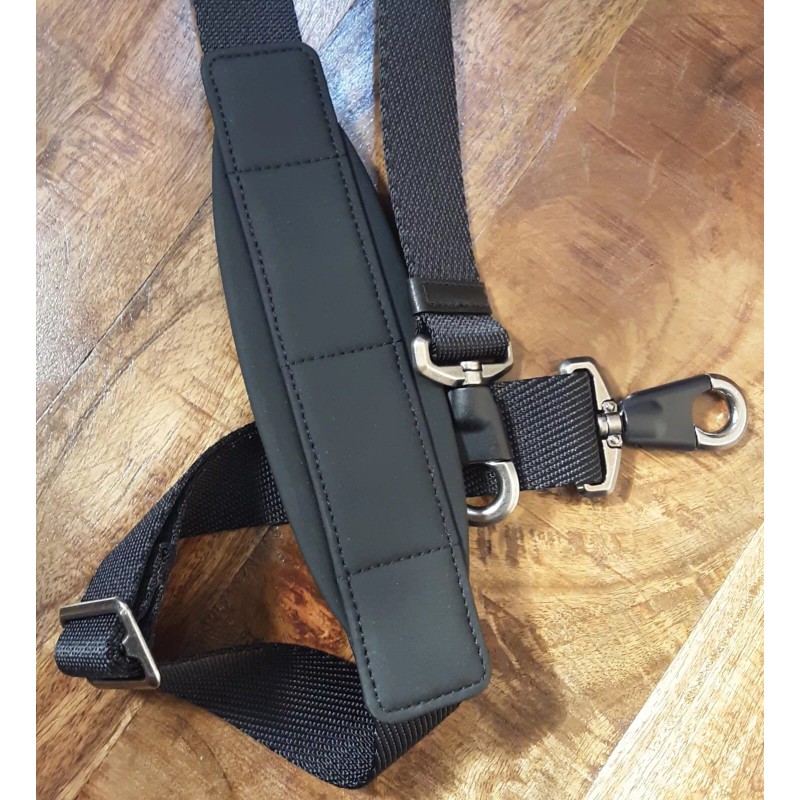 Tumi New Tumi Luggage Strap in Black Model 2023.