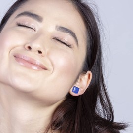 ALEXASCHA® Small Stud Earrings with Square Glass Stones • Hypoallergenic Stainless Steel Stud Earrings • Sustainable Upcycling Jewellery for Him and Her • 10 mm x 10 mm x 3 mm, Glass