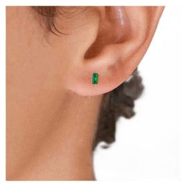Yheakne Vintage Green Emerald Stud Earrings Square Emerald Crystal Earrings Tiny Green Square Earrings Mini Emerald Diamond Earrings Jewelry for Women and Girls Gifts (Green)