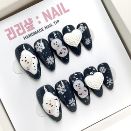 Snowman handmade nail tip on a winter night - Almond / 겨울밤 눈사람 수제네일팁 - 아몬드