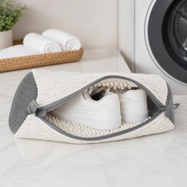 Fluffy Fiber 360° Shoe Washing Bag for Washing Machine, Reusable Chenille Sneaker Laundry Wash Bag with Protective Interior Cleaning Fibers, Breathable Mesh Panels, Secure Zipper Closure and Hanging Loop for Athletic Shoes, Canvas Shoes and Everyday Footwear