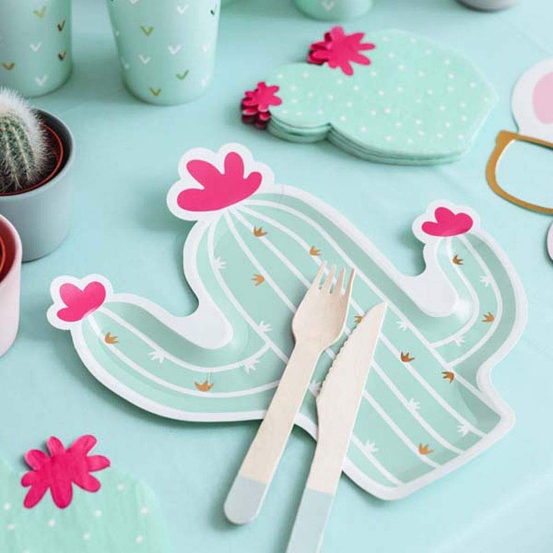 Luck and LUCK Cactus Paper Plates, Pack of 6