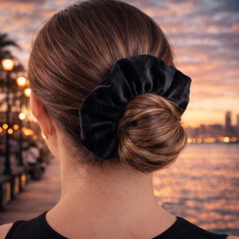 Leirinik Velvet Scrunchie Black Pack of 1 - 14 cm - High-Quality Hair Scrunchie Made of 100% Polyester - Velvet Look for Women and Girls - All Hair Types - Gentle on Hair