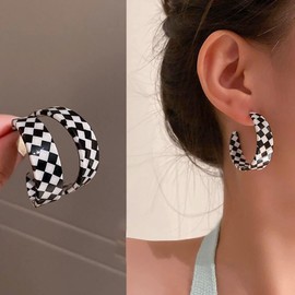 Yheakne Vintage Black White Striped Earrings Acrylic Checked Earrings Chessboard Dangle Earrings Striped Checked Earrings Jewellery for Women and Girls, Zinc