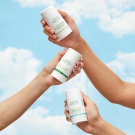 Mario Badescu Desodorante con ingredientes botánicos que aman la piel | Sin aluminio ni bicarbonato de sodio | Mantiene las axilas frescas todo el día | Para uso diario | 2.118 ml.