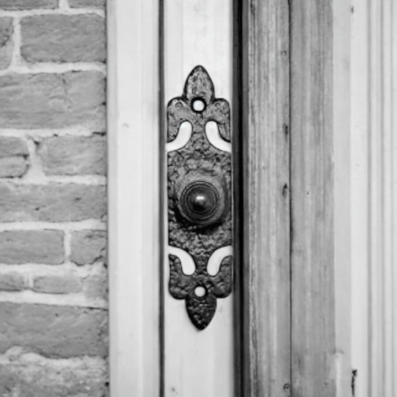 Decorative Cast Iron Push Doorbell, Fleur De LYS Design, Black