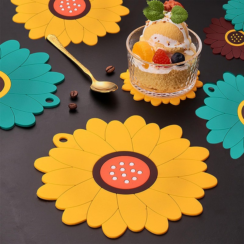 Plastic Dining Mats Set of 4 Sunflower Shape, Washable Placemat