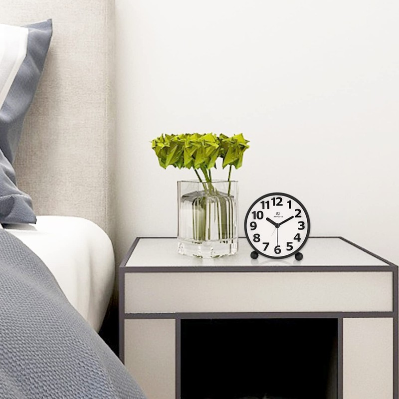 Lafocuse Analogue Alarm Clock, No Ticking, Metal Black 3D Numbers,