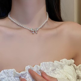 Wiwpar Boho Butterfly Choker Pearl Necklace Crystal Silver Rhinestone Bow Butterfly Pendant Necklace for Women Wedding Birthday