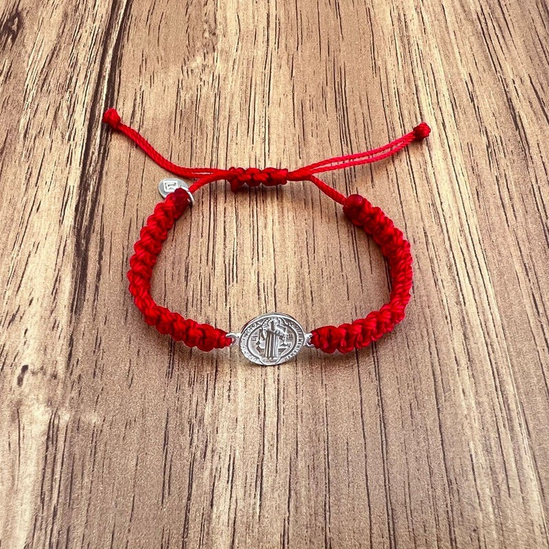 Pulsera de San Benito de Plata ley 925, roja tejida