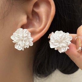 Cybche Boho White Flower Earrings Acrylic Flower Earrings White Flower Wedding Earrings Resin Flower Earrings Camellia Flower Stud Earrings Jewelry for Women