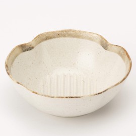 Mino Ware K65020 White Karatsu Clover Shaped Noh Bowl