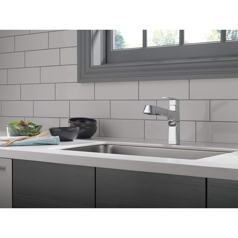 Peerless Xander Pull Out Kitchen Sink Faucet with Pull Out