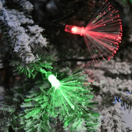YOLIGHT - Guirnalda de luces de fibra óptica, funciona con pilas, 33 pies, 60 luces LED de fuegos artificiales con temporizador, luces de árbol de Navidad de alambre verde, decoración navideña de