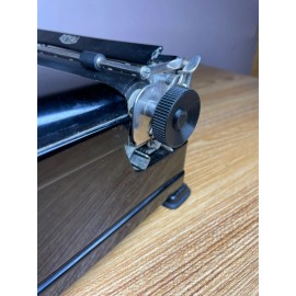 Right Replacement Knob for Royal O Model Portable Typewriters