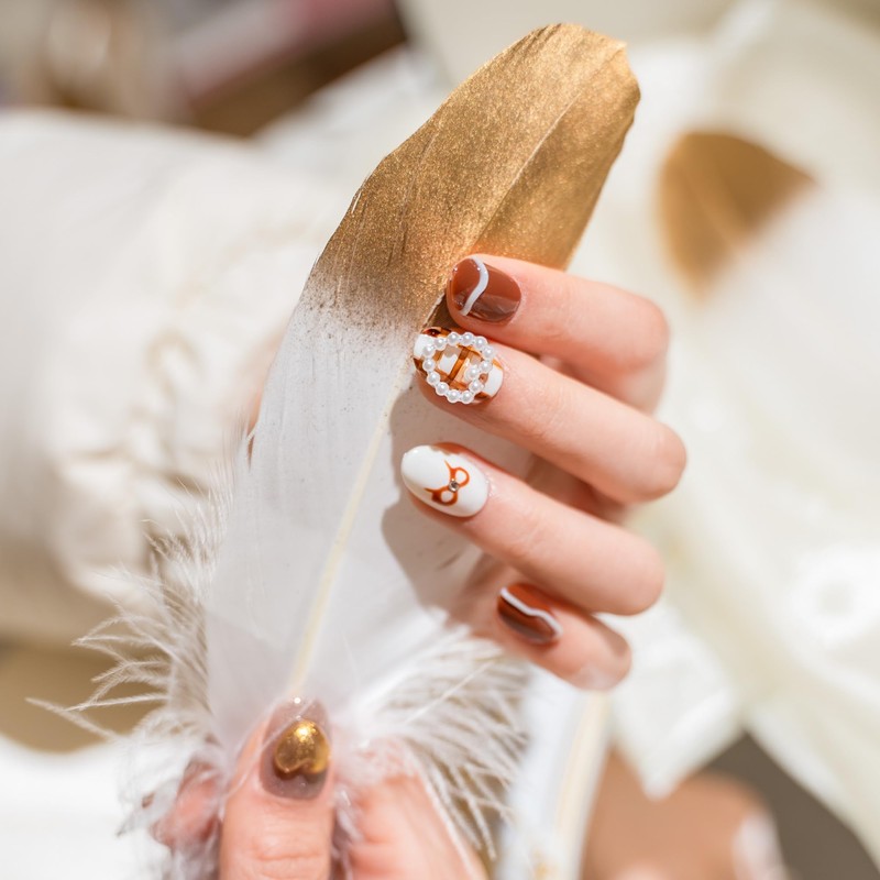 Sun&Beam Nails Handmade Nail Tip, Short, Round, Brown, White, False