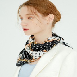Daks (신세계센텀점)SILK100% 블랙 실크 스퀘어 스카프 DCSC2F021 (Sinsaege Centum City) SILK 100% Black Silk Square Scarf DCSC2F021