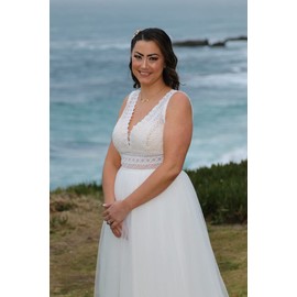 Sorayan Wedding Dresses for Bride Illusory Lace Bohemia V Neck Layers Tulle A Line Beachy Wedding Gowns(Medium) White