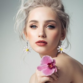 Daisy Earrings Hanging Earrings Girls Daisy Cute Daisy Flower Earrings Colourful Hypoallergenic Flower Drop Earrings Women for Summer Parties Holiday Beach Wedding Birthday, Resin