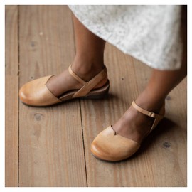 Dansko Rowan Sandal for Women – Memory Foam and Cork Footbed for Comfort and Arch Support – Lightweight Rubber Outsole for Long-Lasting Wear Honey Distressed 7.5-8 M US