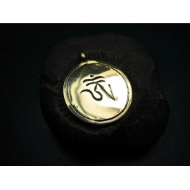 P589 TIBETAN Buddha OM Chant Peace Mantra Meditation Brass Pendant Nepal Jewelry