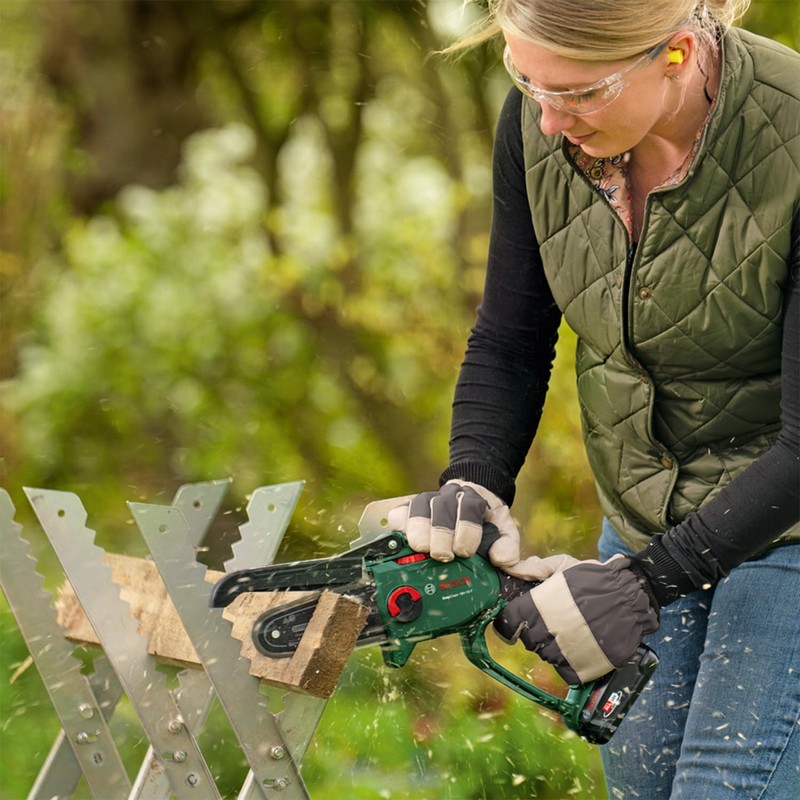 Bosch EasyChain 18V-15-7 Mini Chainsaw Chain for Cutting Different Types