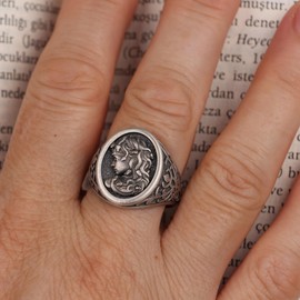 Signet Rings for Men, Statement Goth Greek Mythology Medusa Pattern Rings Unique Vintage Totem Chunky Rings for Teen Boys Holiday Jewelry Gifts (Size7)