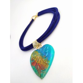 Collar cordones azul y corazon ceramica pintado a mano