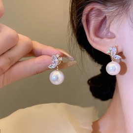 Yheakne Boho Schmetterling Perle Tropfen Ohrringe Gold Kristall Schmetterling Ohrringe Vintage Strass Schmetterling Ohrstecker Große Perle Baumeln Ohrringe Schmuck Für Frauen Und Mädchen