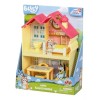 Bluey Mini Home Playset Casa Compacta Figura Bluey Color Amarillo