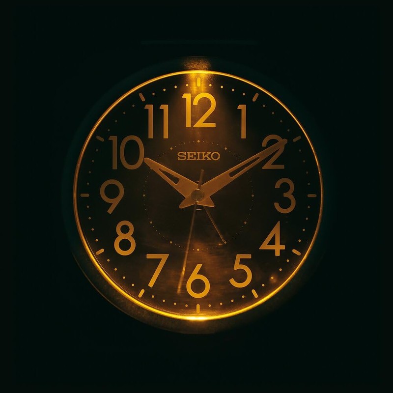 セイコークロック(Seiko Clock) 目覚まし時計 自動点灯 アナログ 集光樹脂文字板 夜でも見える 黒メタリック 115×115×79mm KR519K