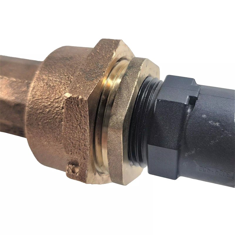 Trumbull 1" Male AWWA Water Meter Thread x 3/4" Female