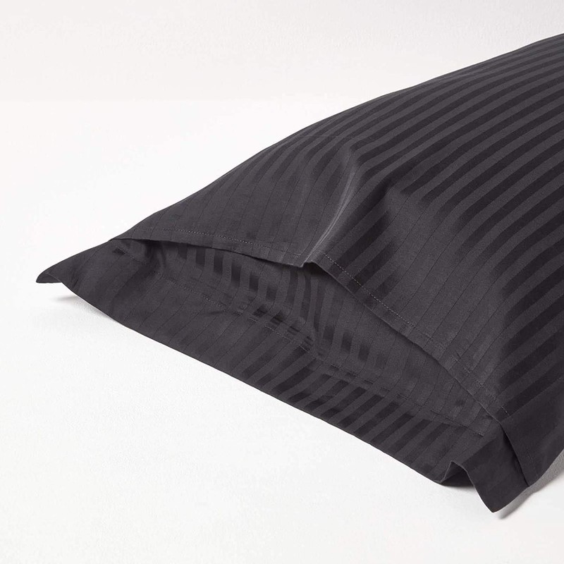 HOMESCAPES Black Pure Egyptian Cotton King Size Oxford Pillowcase 330
