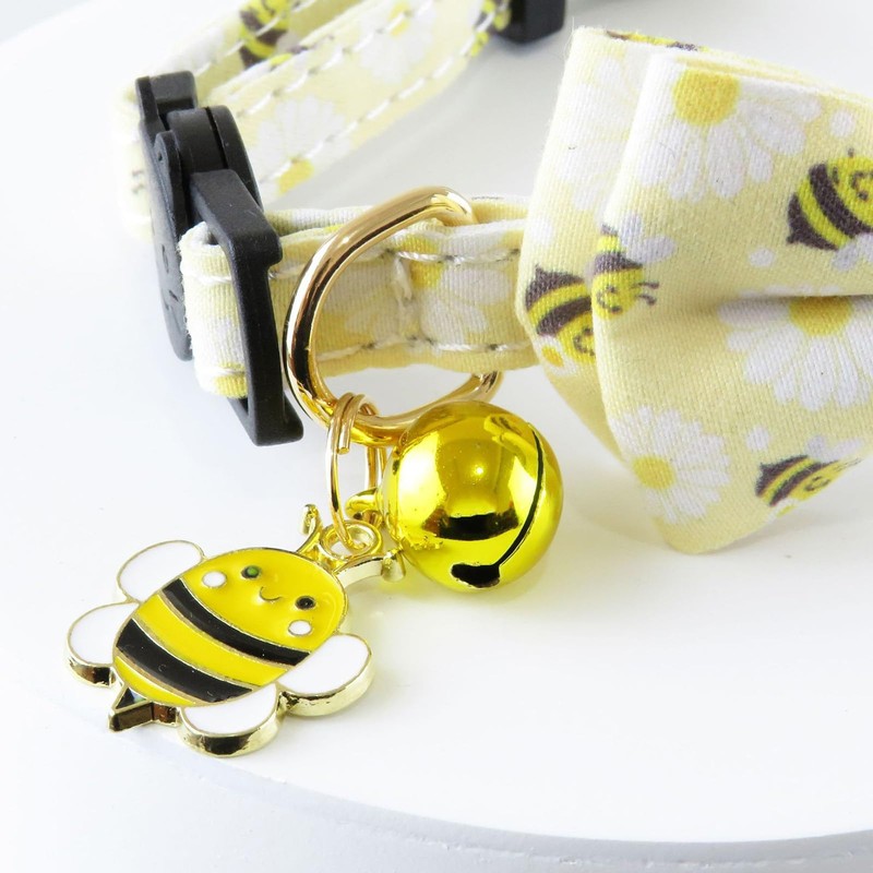 Petiry Charming Cat Collar with Removable Bow Tie,Cute Bee Pattern