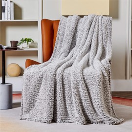 Bedsure Blanket Sofa Cuddly Blanket - Warm Sherpa Sofa Throw Blanket Thick Sofa Blanket, Fluffy Blanket for the Sofa, Light Grey, XL 150 x 200 cm
