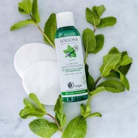 Organic Purifying Facial Toner by Logona Naturkosmetik for Blemished Skin & Combination Skin, Organic Mint & Natural Salicylic Acid from Willow Bark, Matting, Natural & Vegan, 125 ml