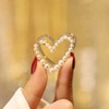 Broche de corazón con diamantes de imitación de oro con