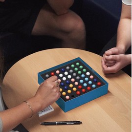 HCM Kinzel Mandamina - Cooperative Colour Game without Words, for 1-4 Players, Strategy Game for Colour Grouping with Marbles, Includes Game Board & Score Pad