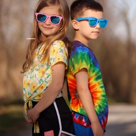 COASION Kids Sunglasses Age 4-12, 2 Pack Girls Boys Polarized TPEE Rubber Flexible Shades Glasses for Big Kids (Pink Green Frame/Blue Mirror Lens+Bright Blue Frame/Blue Mirrored Lens)