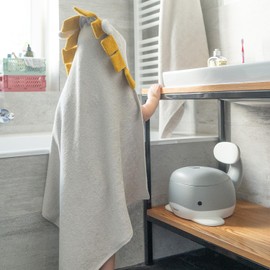 Kindsgut Hooded Towel Lion Made of 100% Certified Cotton, Cuddly Soft for Babies and Toddlers, Ideal for Home or Travel, 75 x 75 cm