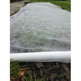 Elixir Gardens ® 1.5Mt X 15Mt Garden Frost Protection Fleece + 32 Fixing Pegs