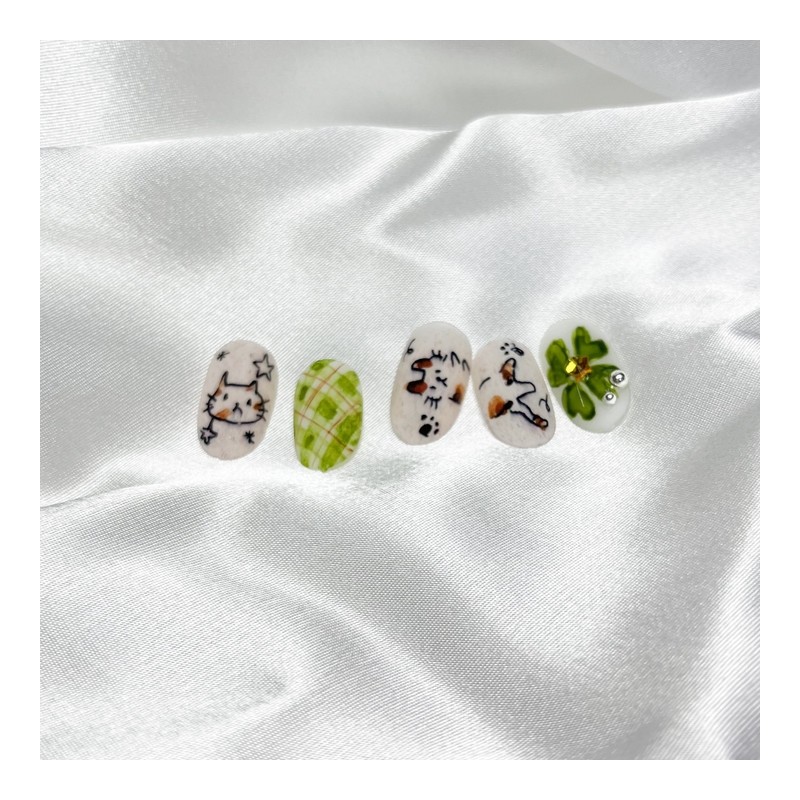 Lying and rolling checked cat nails (matte) - Almond Egg