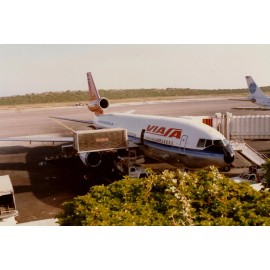 Viasa DC-10 at Caracas 1988