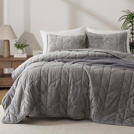 Oli Anderson Velvet Quilt Set King Size - Lightweight Bedspread Coverlet - Soft Velvet Comforter Set - Reversible Quilted Bedding Set for All Seasons - Charcoal Gray - 3 PCS (1 Quilt, 2 Pillow Shams)