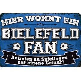 Weatherproof decorative tin sign for football fans, here lives a Bielefeld fan - wall sign, door sign, goal sign, funny football saying, fan item (20 x 30 cm)