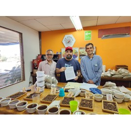 Tesoros Del Pais El Salvador Fresh Light Roast Whole Bean Coffee. 1 Kilogram (35 Ounce) Bag. High Altitude, Single Origin, Specialty Coffee. Benefits Real Talk Youth Impact Program