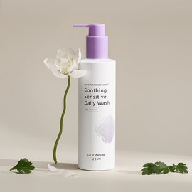 Gungjungbibaek Soothing Sensitive Daily Wash 200ml Feminine Wash / 궁중비책 수딩 센서티브 데일리 워시 200ml 여성청결제