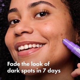 Hero Cosmetics Sérum Corrector de Manchas Oscuras con 15% de Vitamina C y Ácido Hialurónico. Mejora la Apariencia de las Marcas Posteriores a Imperfecciones en 7 Días. Aplicador Giratorio y Punta de B