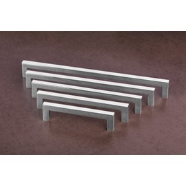 Gedotec H10002 Square Furniture Handle Kitchen Cabinet Handle 96 mm Modern Drawer Handle Polished Chrome Hole Spacing 96 mm Pack of 1 Design Dresser Handle Chrome-Plated with Screws