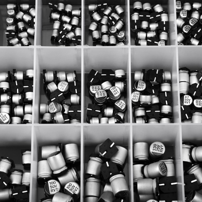 24 Values 400 Pieces SMD Aluminium Electrolyte Capacitor Assortment with